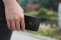 iPhone SE 3曝光：侧面指纹加持