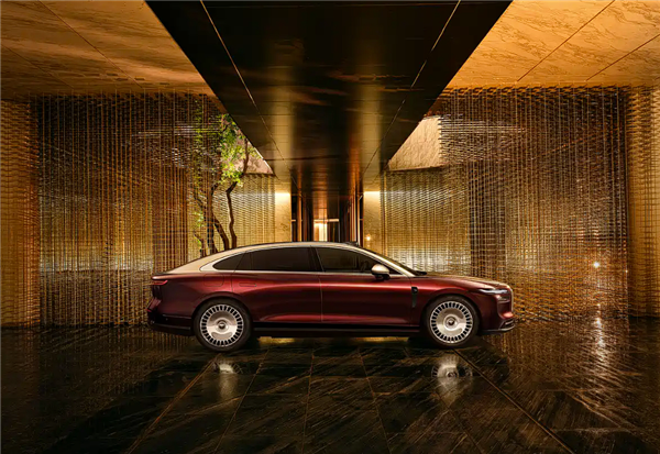 小尊界S800！岚图追光L官宣：全套华为技术加持 纯电410km