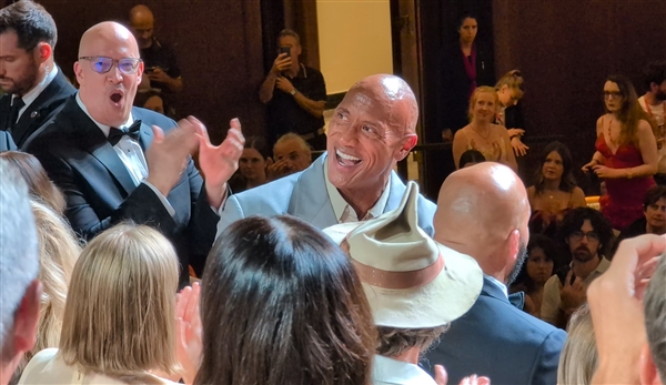 巨石泪洒威尼斯