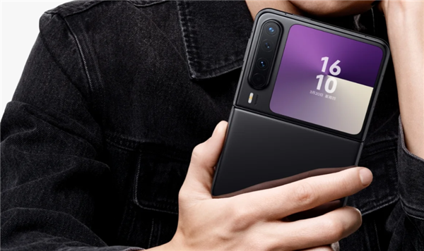 全球首款阔折叠手机 华为Pura X出货量超70万台