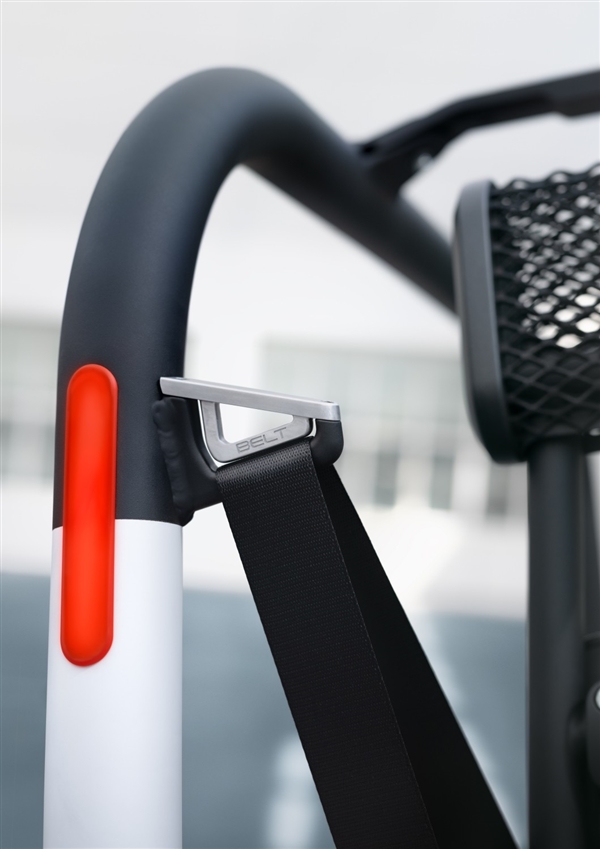 宝马发布全新纯电概念摩托：自带防护笼 骑行无需戴头盔