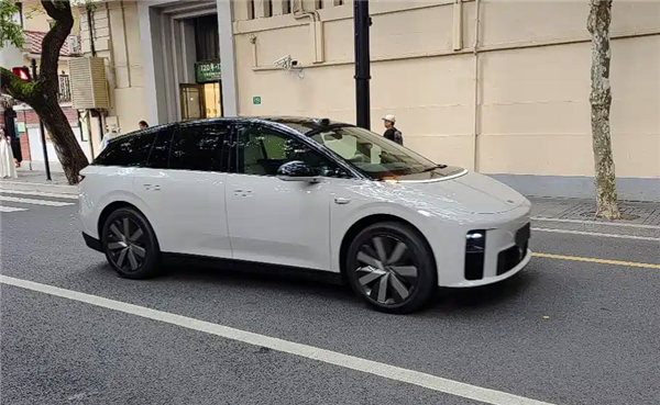 理想纯电路上最关键一环 全新i6实车曝光：预计售价25万级