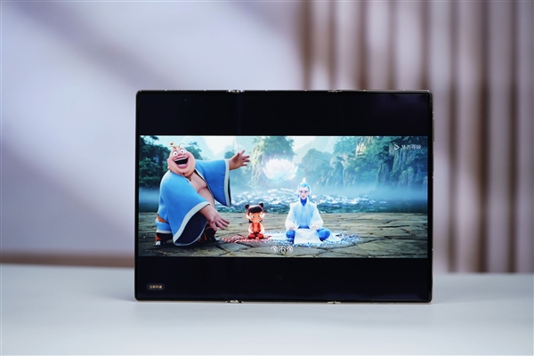 全球第2款三折叠！华为Mate XTs非凡大师图赏