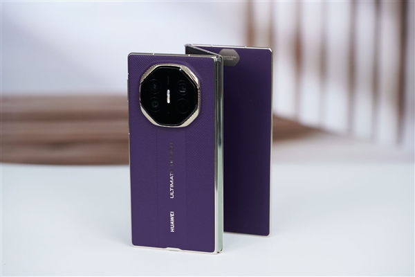 全球第2款三折叠！华为Mate XTs非凡大师图赏