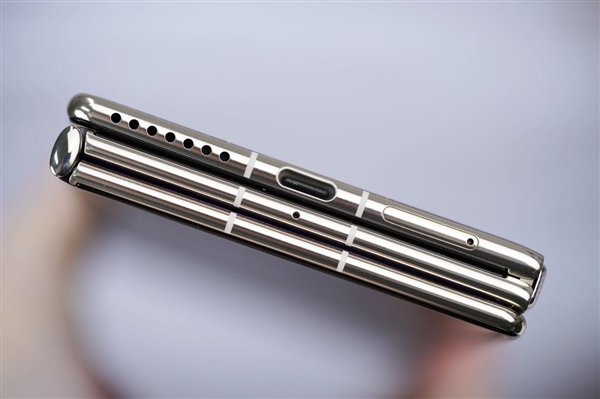 全球第2款三折叠！华为Mate XTs非凡大师图赏