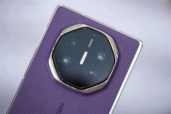 全球第2款三折叠！华为Mate XTs非凡大师图赏