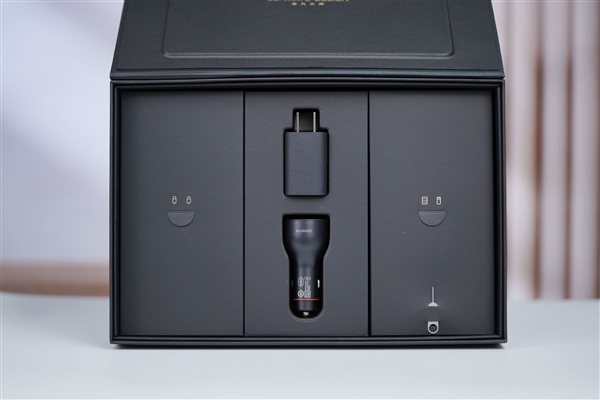 全球第2款三折叠！华为Mate XTs非凡大师图赏