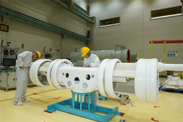 国际首台！我国800千伏/80千安大容量断路器成功研制