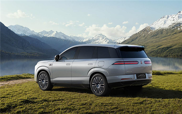 全系三电机四驱 腾势N8L即将预售：定位家庭六座旗舰