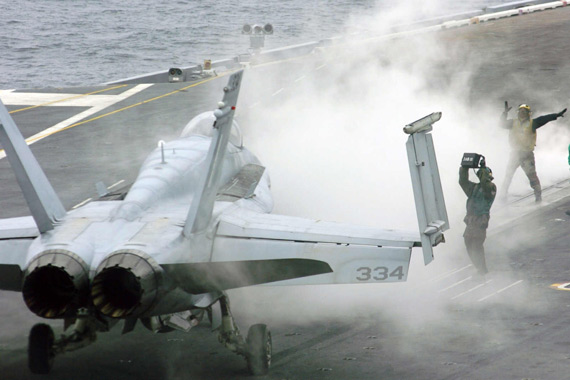 福建舰上的弹射起步 可能比我们想的还猛