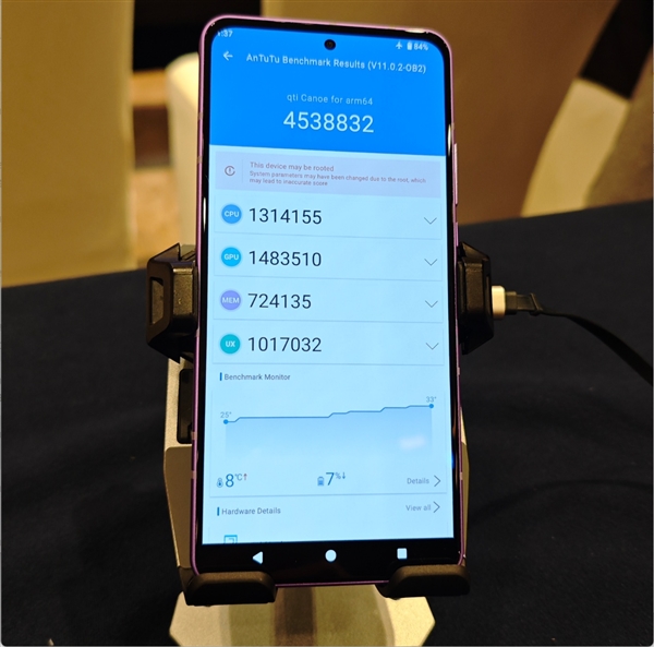 第五代骁龙8至尊版首发测试：CPU流畅度、AI双双提升超50％