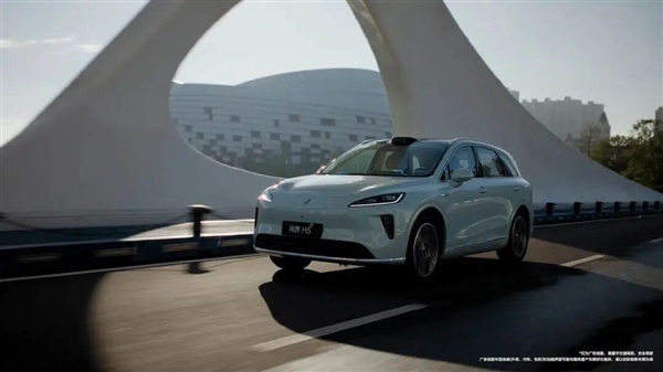 最便宜鸿蒙智行开卖 15.98万起 上汽做好爆款准备