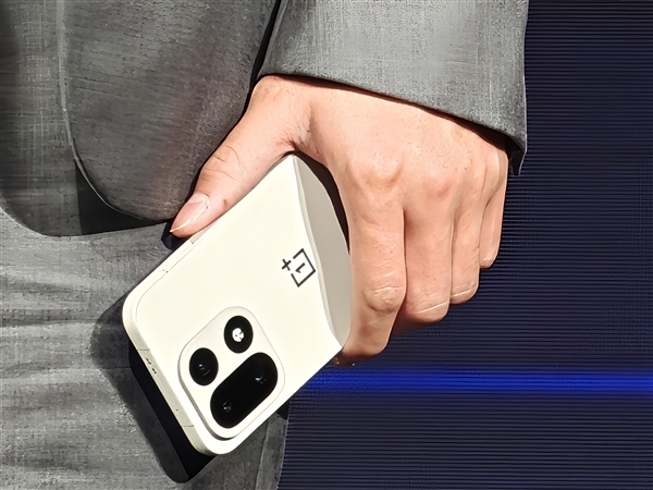 一加15首发165超高帧 李杰：友商完全落后了