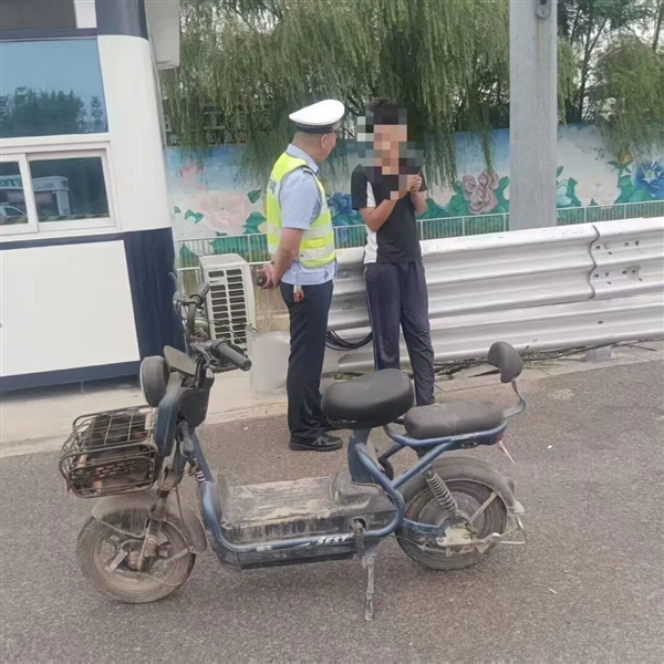 15岁山东小伙骑电动自行车欲赴广州会网友 刚上高速被拦截