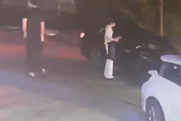 6人开奔驰轿车吃饭370元逃单 细心网友：还超载了