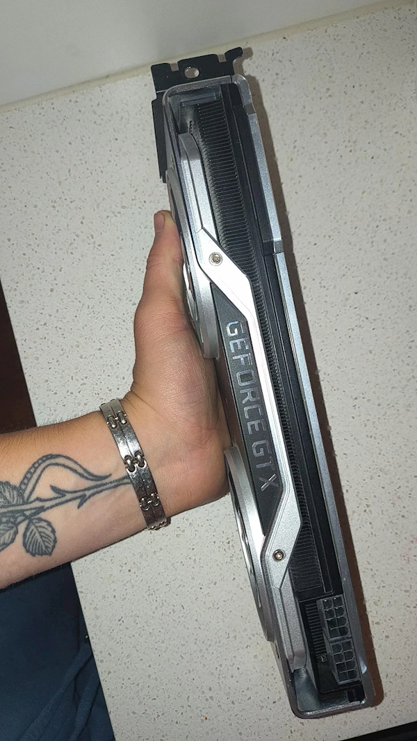 GTX 2080 Ti原型卡重出江湖：完整的384-bit 12GB显存