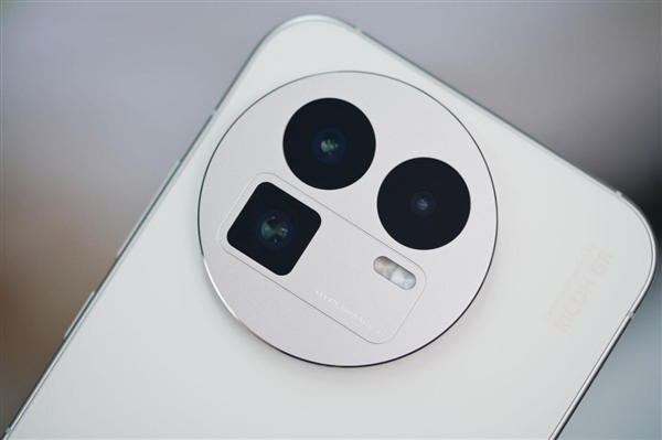 全球首发理光GR影像！真我GT8 Pro图赏