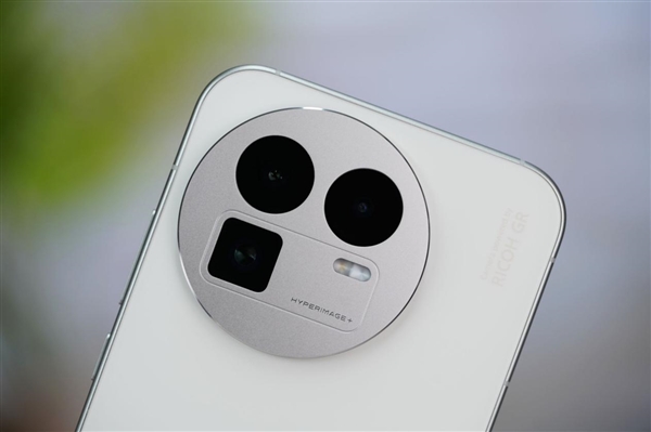 全球首发理光GR影像！真我GT8 Pro图赏