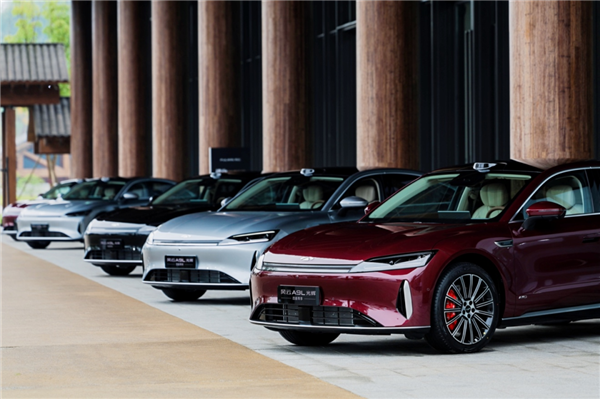 猎鹰700辅助驾驶上车！奇瑞风云A9L光辉版上市：17.19万起