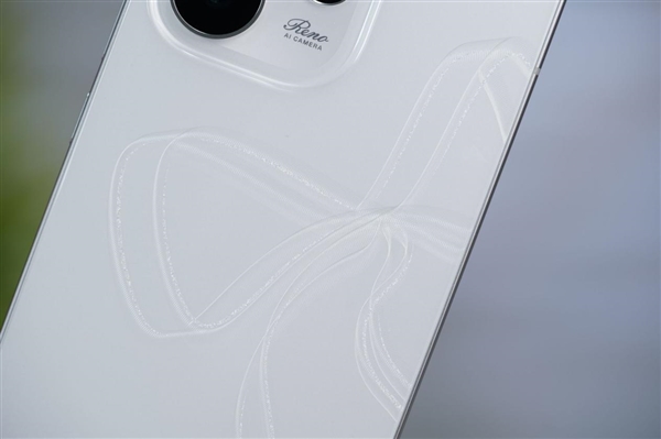 时尚、璀璨、闪耀！OPPO Reno 15评测：6.3英寸掌中影像旗舰！