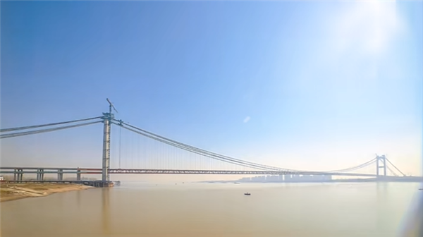 世界最大跨度四主缆悬索桥合龙：33万公里钢丝可绕地球8圈