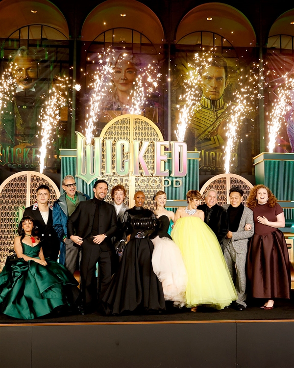 魔法坏女巫打败超人