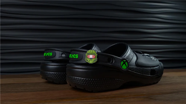 行走的手柄！微软推出限量版Xbox洞洞鞋：要价约570元