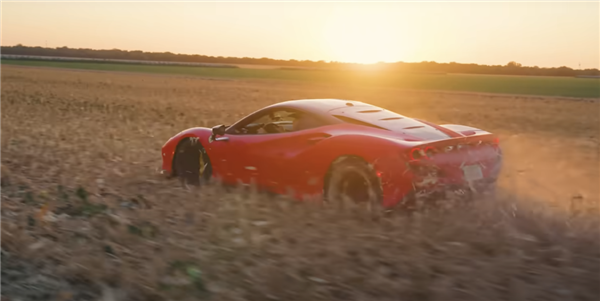 千万粉丝网红为博眼球烧掉价值40万美元的法拉利：却因逃税被抓