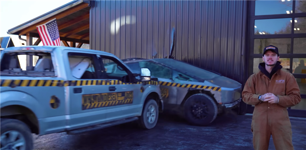 千万粉丝网红为博眼球烧掉价值40万美元的法拉利：却因逃税被抓