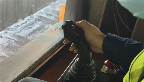 见识见识超长的火车“灯泡线”:时速只有1公里