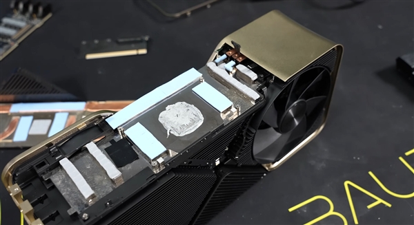 NVIDIA从未发布的900W显卡Titan Ada！被大神拆解了