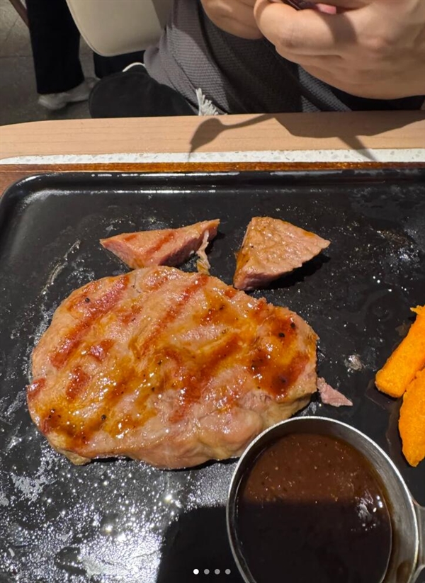 必胜客用芝麻小字标注调理牛排 罗永浩:商人不可能老实 也不容易