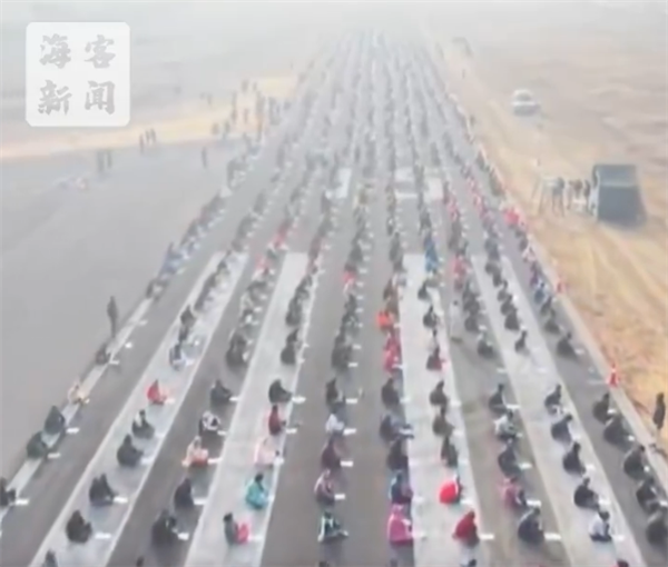 印度考公把机场跑道当考场:考生直接露天作答