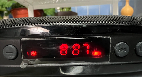 跟你的青春说再见!伴随大家22年的HIT FM 88.7宣告停播