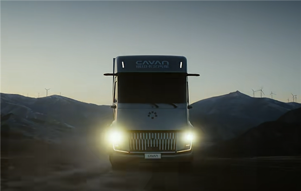 北汽福田发布国内首款量产液氢重卡:15分钟加满能跑1000公里