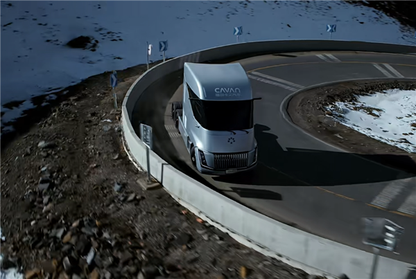 北汽福田发布国内首款量产液氢重卡:15分钟加满能跑1000公里