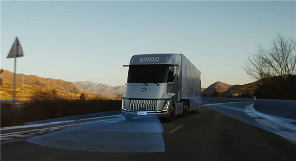 北汽福田发布国内首款量产液氢重卡:15分钟加满能跑1000公里