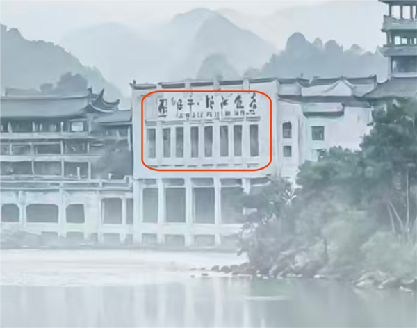 摄影大赛一等奖作品被指AI生成:建筑边缘曲直失真