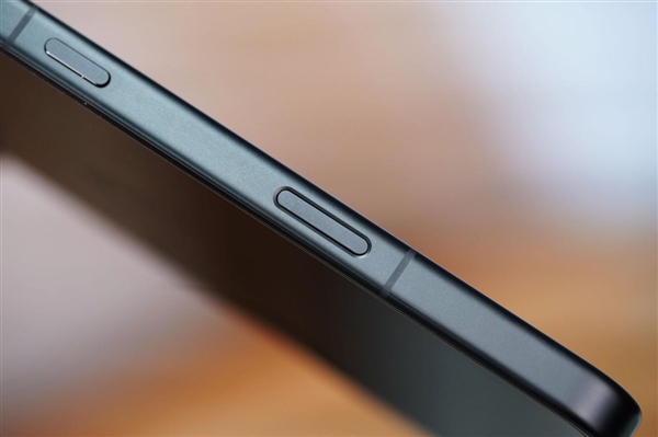 全球首发10000mAh电池！荣耀WIN图赏