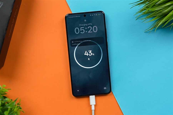 真我Neo8真机偷跑：觉醒光环+金属中框 辨识度拉满