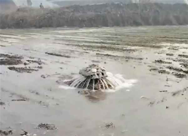 山东一闲置水井突喷热水变“温泉” 当地回应：降水较多 非人为原因