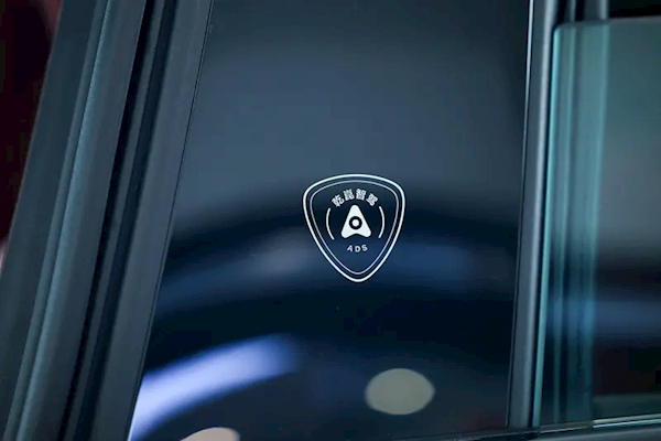 换装车顶激光雷达、后桥标配双电机！全新阿维塔12实车亮相