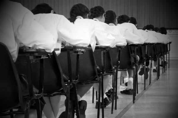 全国学生总体近视率连续四年降低!教育部:将严查挤占体育课等行为