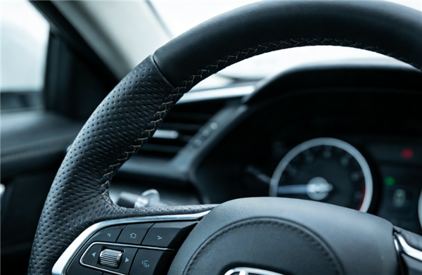 在小区内驾车剐蹭后径行驶离 是否属于肇事逃逸?法院判了