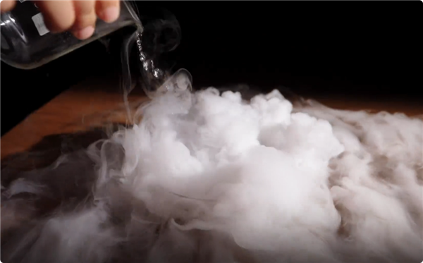 干冰遇水冒白烟真相 原来初中教材的解释是错的