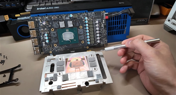 真身第一次出现！流产的Intel高端游戏卡 就它