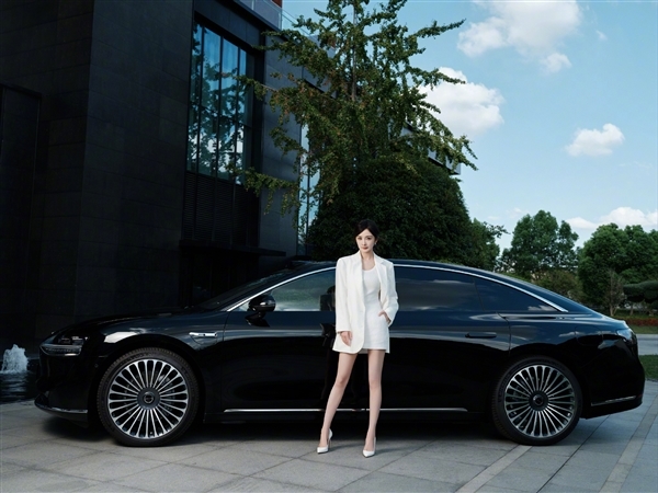 华为官宣：杨幂担任鸿蒙智行享界品牌代言人