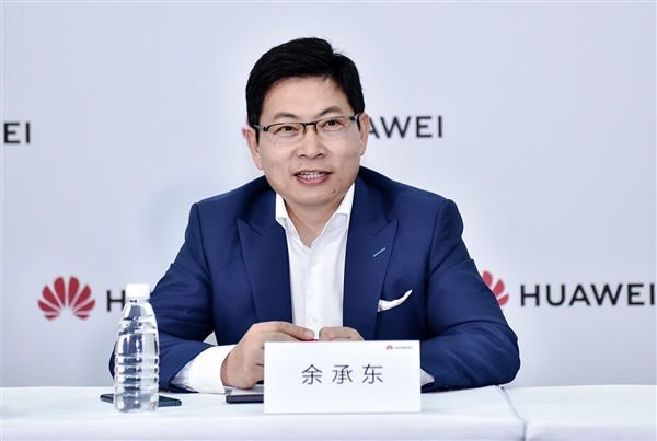 为什么你手机16GB内存还会卡 而华为的不会呢：余承东释疑！