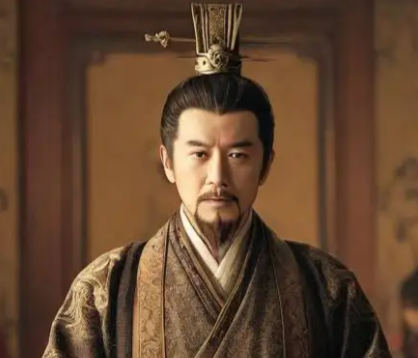 程昱施离间计，坐观袁氏阋墙收渔翁之利