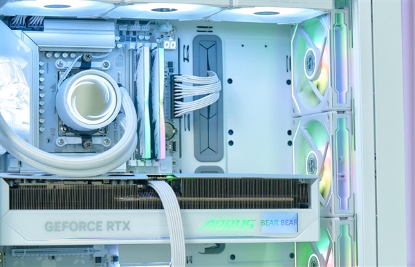 融入雕妹二次元设计！技嘉B850 AORUS ELITE-P ICE主板图赏